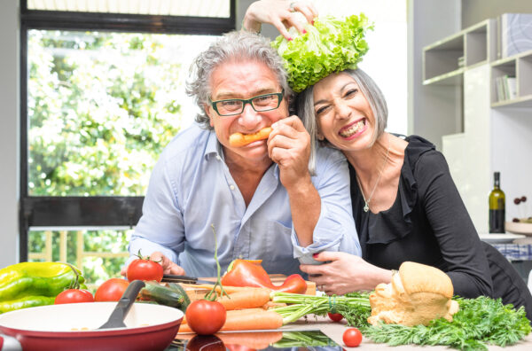 couple eating raw veggies